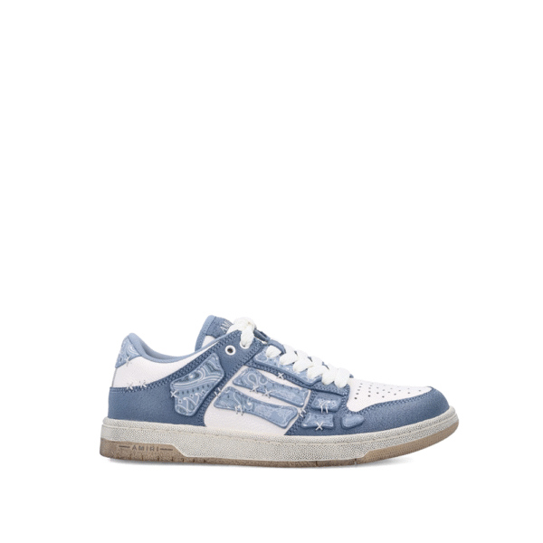 sneakers with contrasting inserts